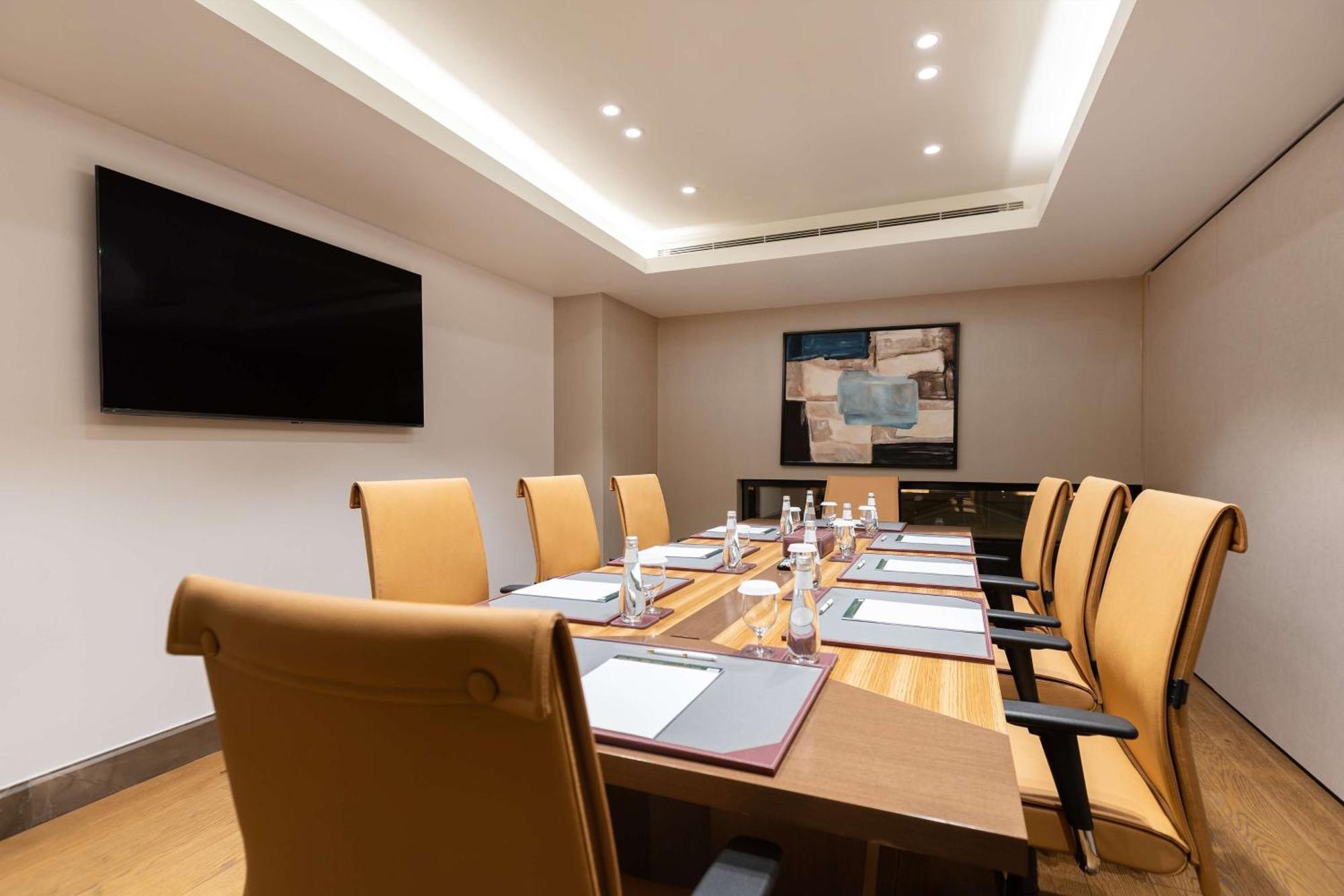 Mansard Riyadh, A Radisson Collection Hotel Exteriér fotografie Meeting room at the hotel