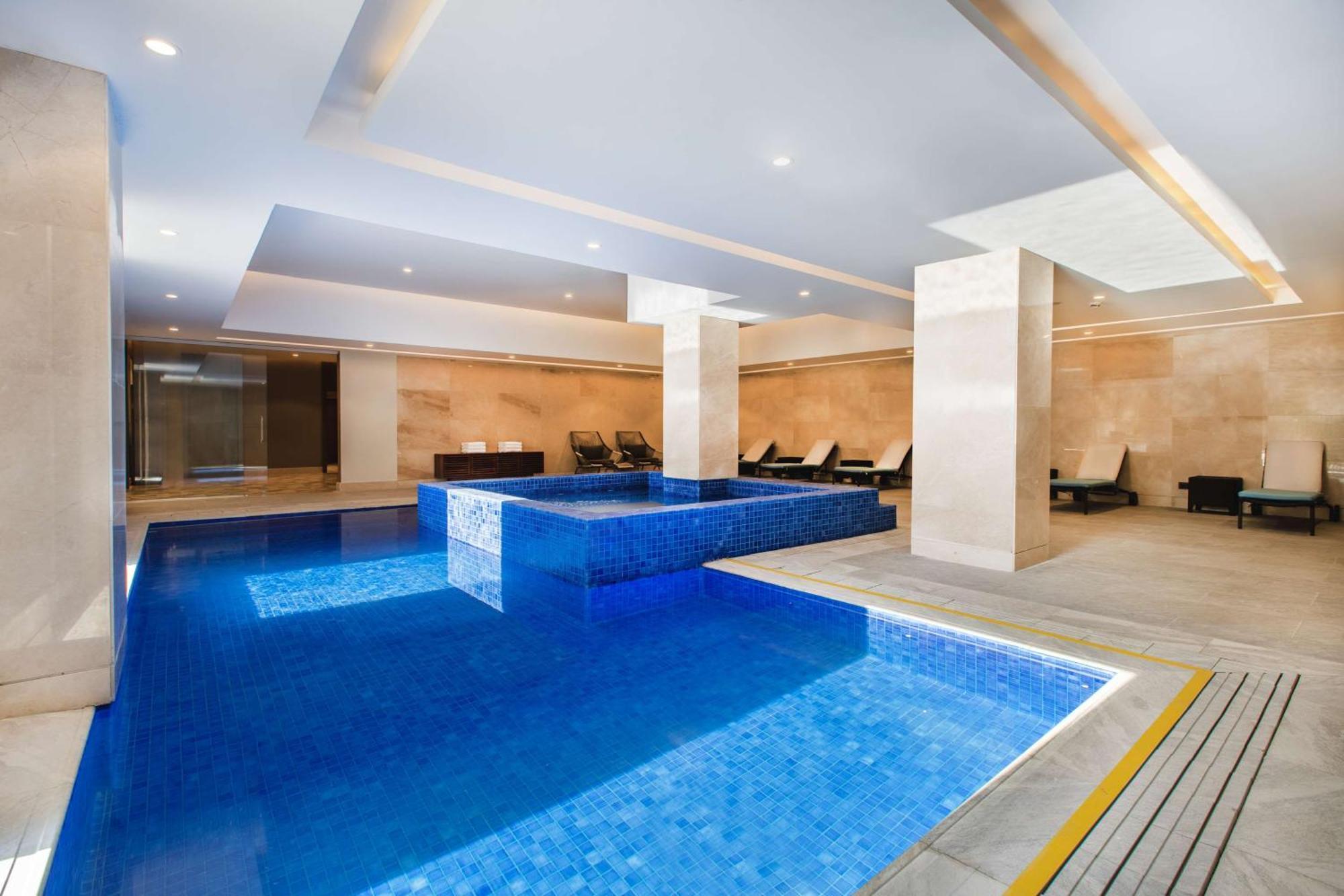 Mansard Riyadh, A Radisson Collection Hotel Exteriér fotografie Indoor pool