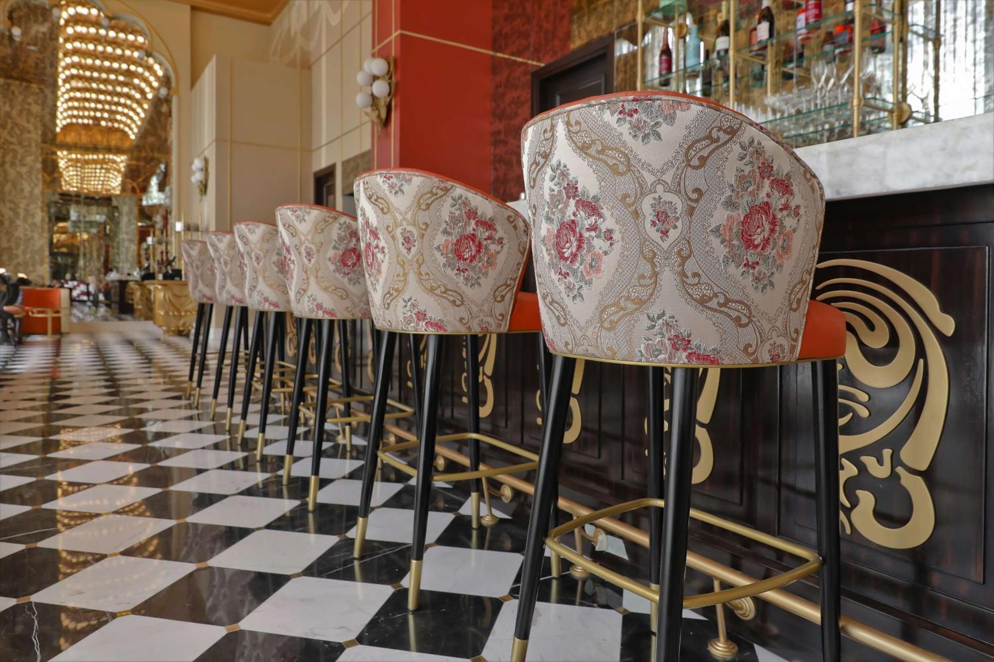 Mansard Riyadh, A Radisson Collection Hotel Exteriér fotografie Bar stools